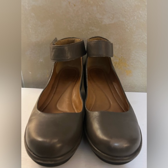 Clarks Women's brown ankle strap wedge shoes - Picture 1 of 6